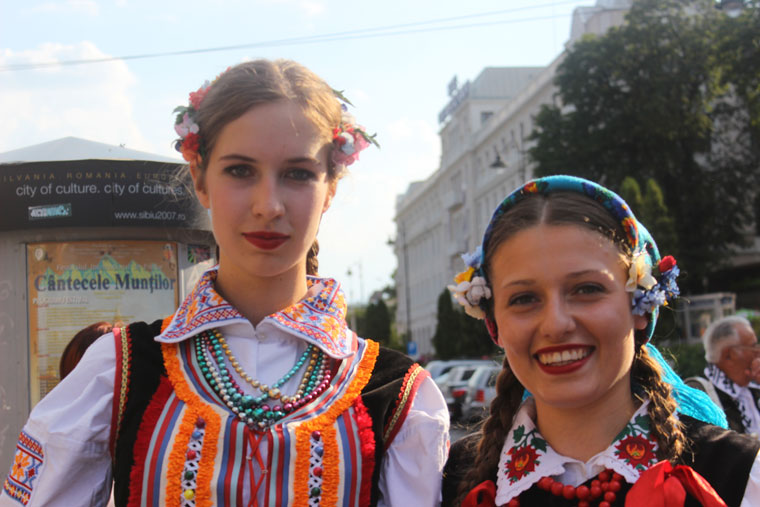 Costume and flowers in Sibiu.