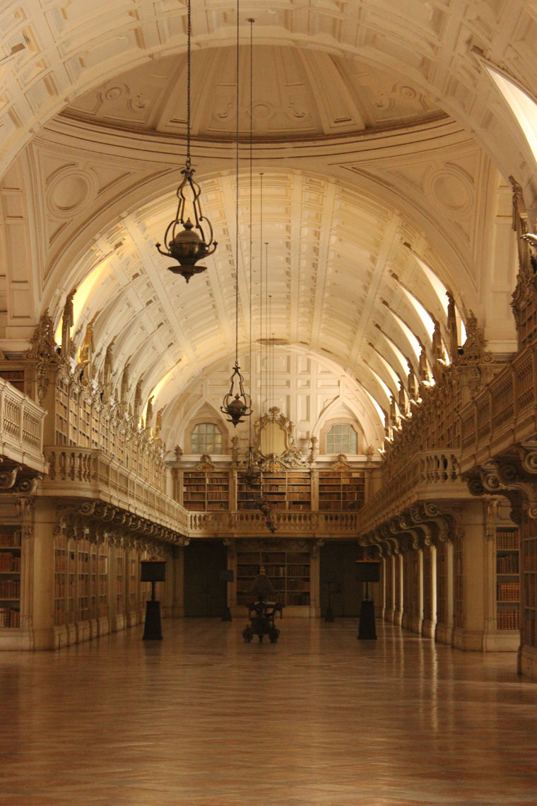 Mafra National Palace hosts one of the most beautiful libraries in the ...