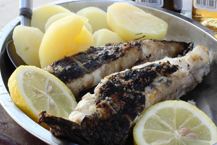 Grilled fish in Cova do Vapor