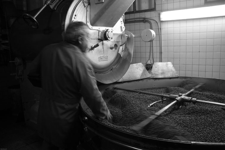 Flor da Selva roasting coffee in Lisbon