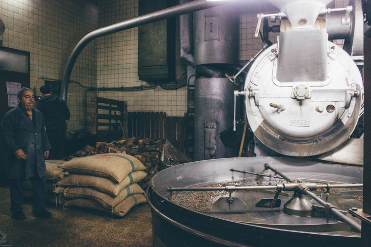 Flor da Selva roasting coffee in Lisbon