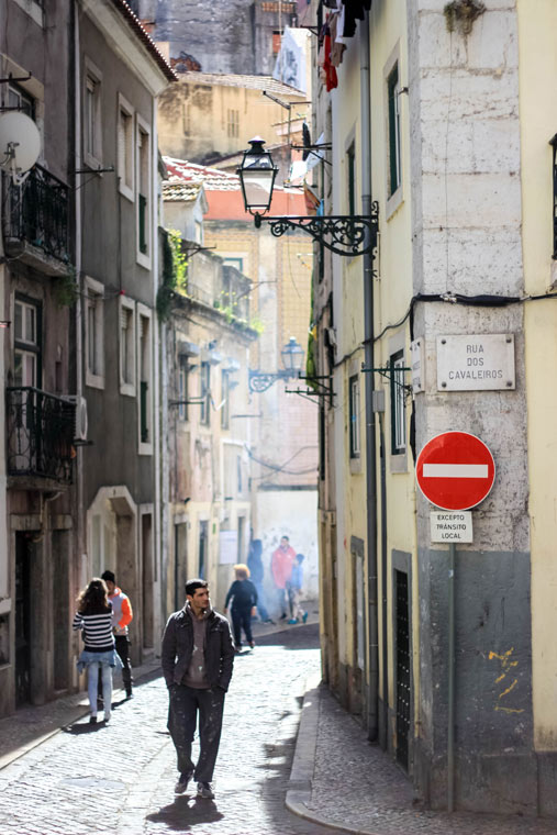 An afternoon in Mouraria.