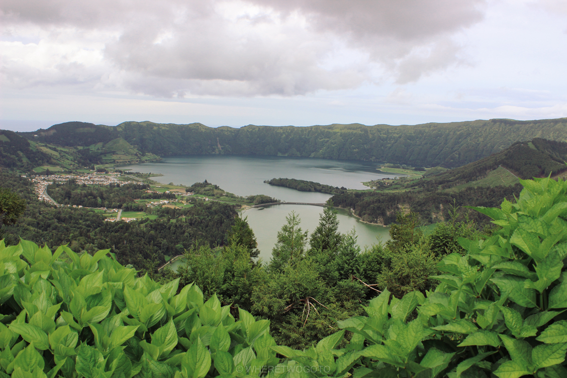 Lagoa verde short guide to São Miguel Island